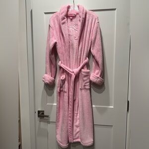 Victoria’s Secret Angel fluffy, pink robe, XS.